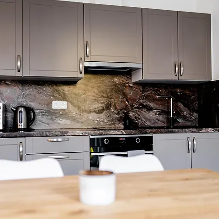 V Centru Zelezne Rudy Se Zahradkou Apartmán *