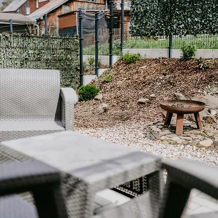 V Centru Zelezne Rudy Se Zahradkou Apartmán *
